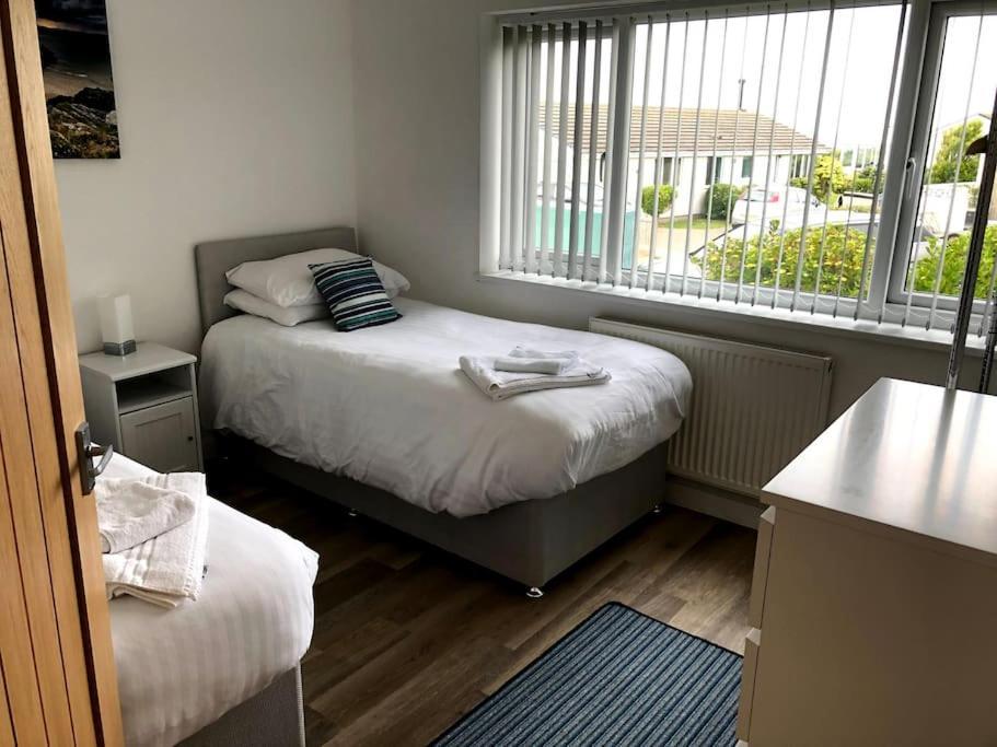 Coastal Bungalow, Sleeps 5 And Ideal For Walkers Amlwch Extérieur photo