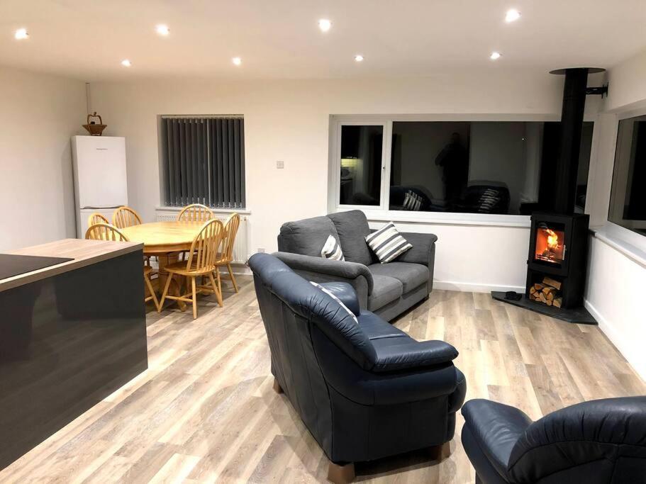 Coastal Bungalow, Sleeps 5 And Ideal For Walkers Amlwch Extérieur photo