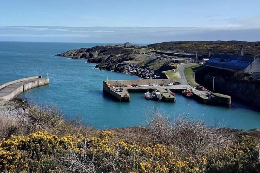 Coastal Bungalow, Sleeps 5 And Ideal For Walkers Amlwch Extérieur photo