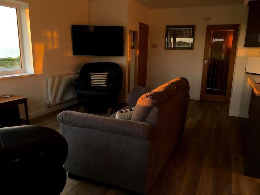 Coastal Bungalow, Sleeps 5 And Ideal For Walkers Amlwch Extérieur photo